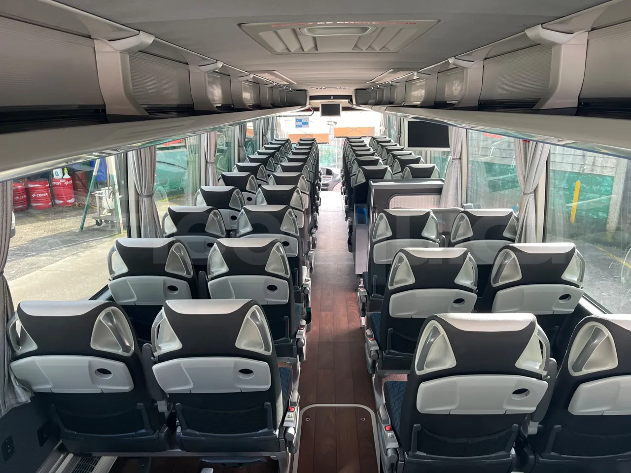 Setra S516 410 02 - EUR6 - 315kW - 13.115m - forward view middle aisle