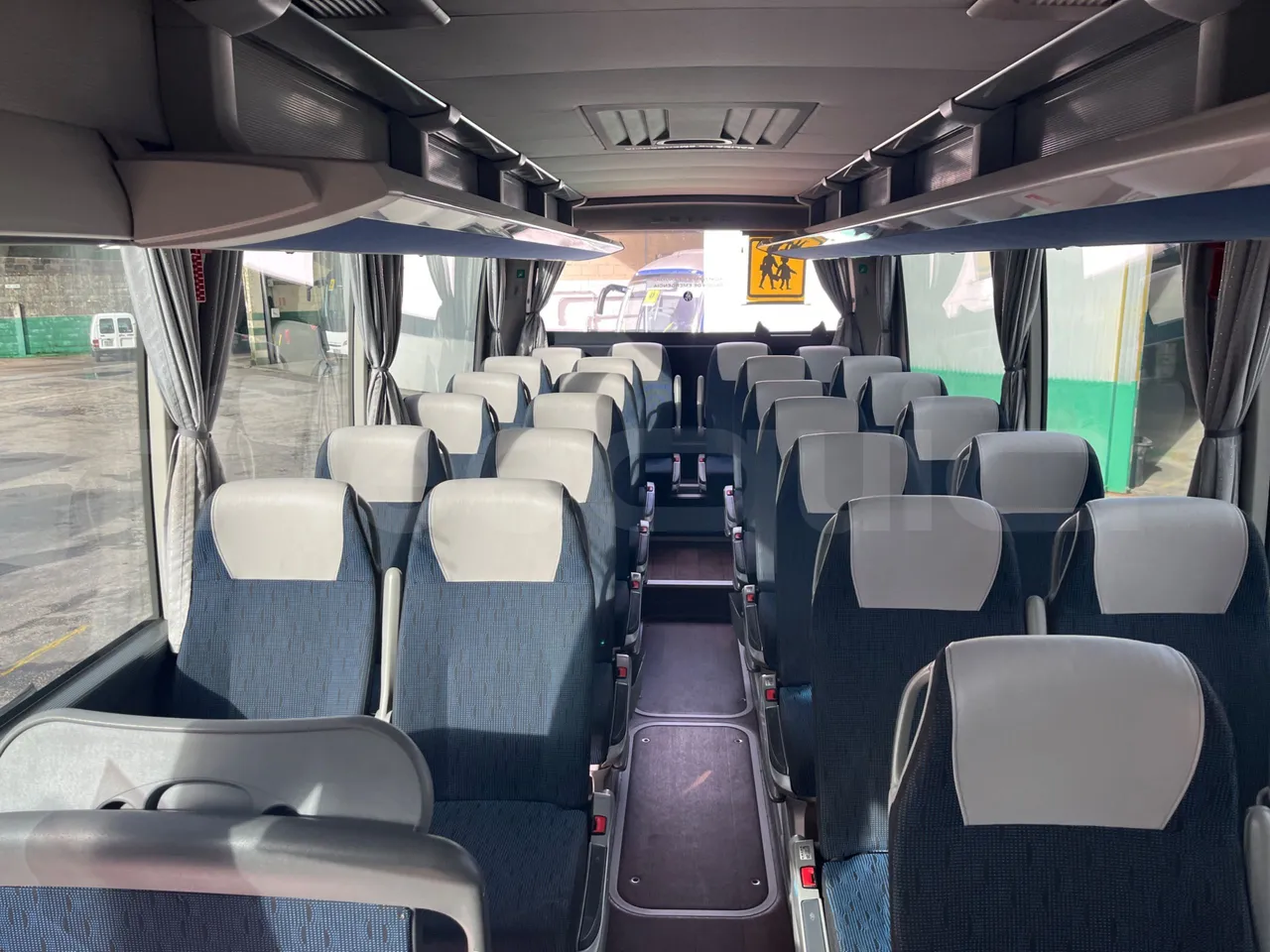 Setra S516 410 02 - EUR6 - 315kW - 13.115m - reverse view middle aisle