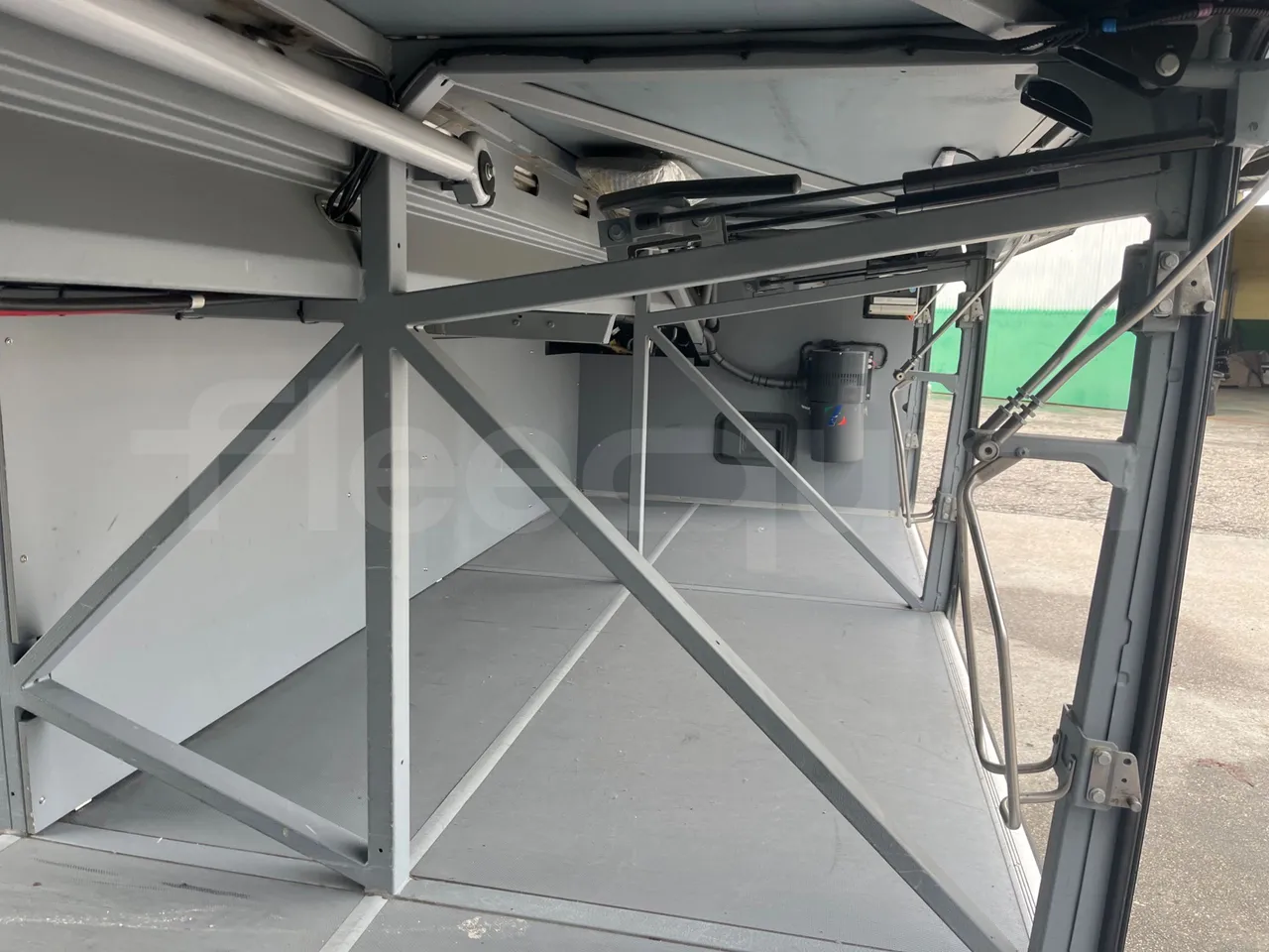 Setra S516 410 02 - EUR6 - 315kW - 13.115m - internal frame rust check