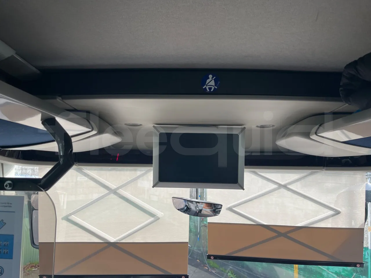 Setra S516 410 02 - EUR6 - 315kW - 13.115m - monitor detail photo