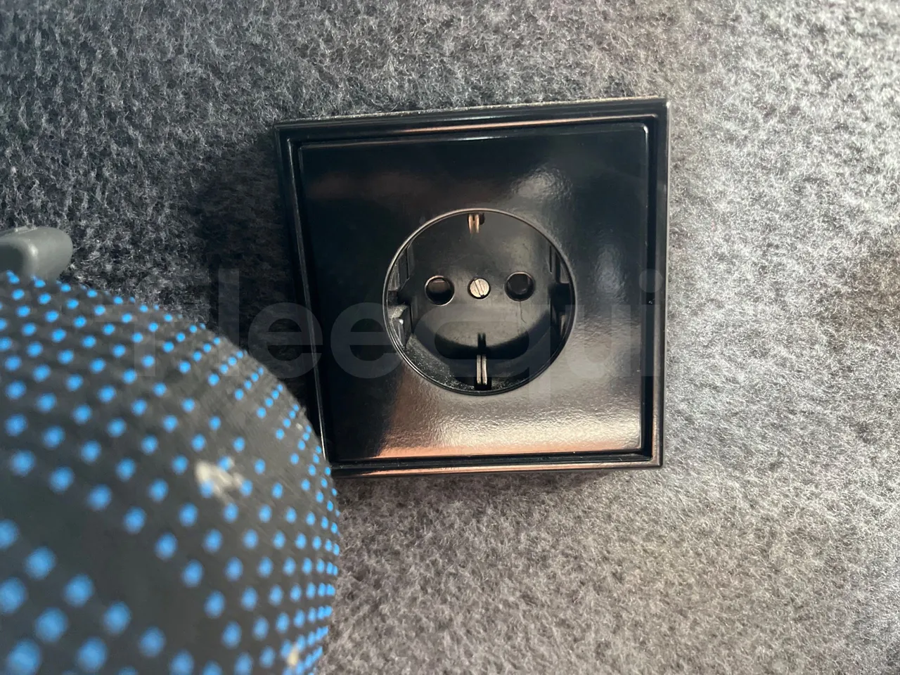 Setra S516 410 02 - EUR6 - 315kW - 13.115m - power outlets detail