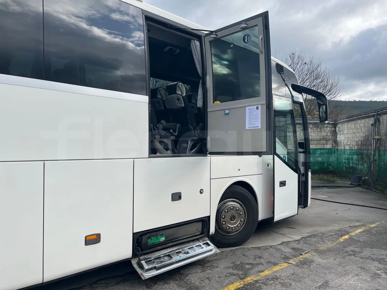 Setra S516 410 02 - EUR6 - 315kW - 13.115m - platform open photo