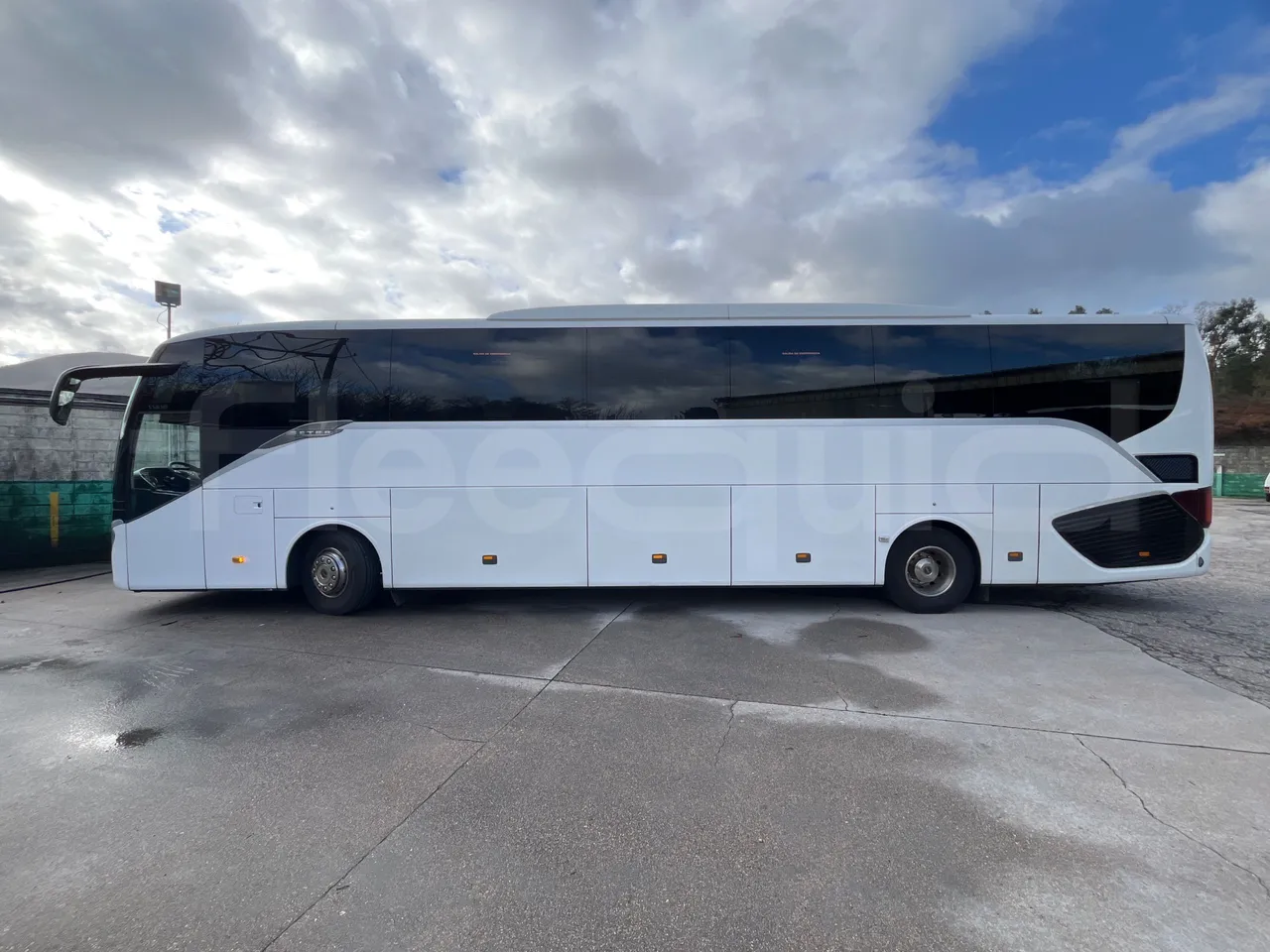 Setra S516 410 02 - EUR6 - 315kW - 13.115m - left side photo