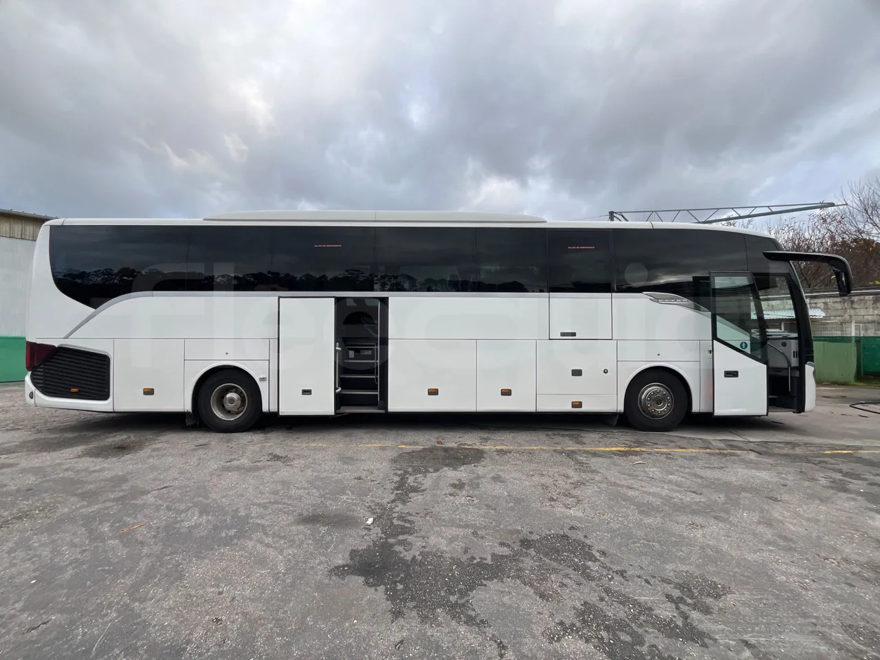 Setra S516 410 02 - EUR6 - 315kW - 13.115m - right side doors open