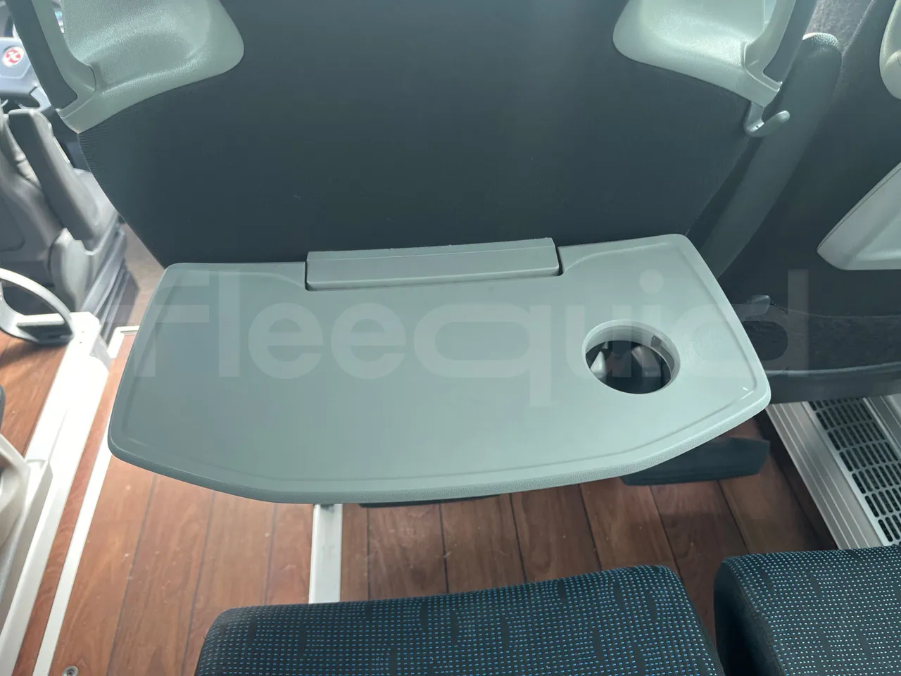 Setra S516 410 02 - EUR6 - 315kW - 13.115m - table detail photo
