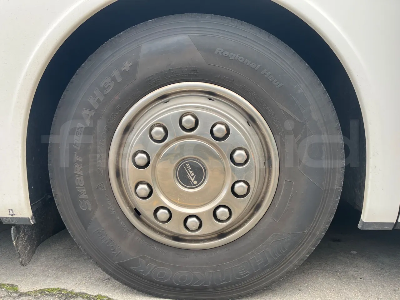 Setra S516 410 02 - EUR6 - 315kW - 13.115m - front left tire measurements