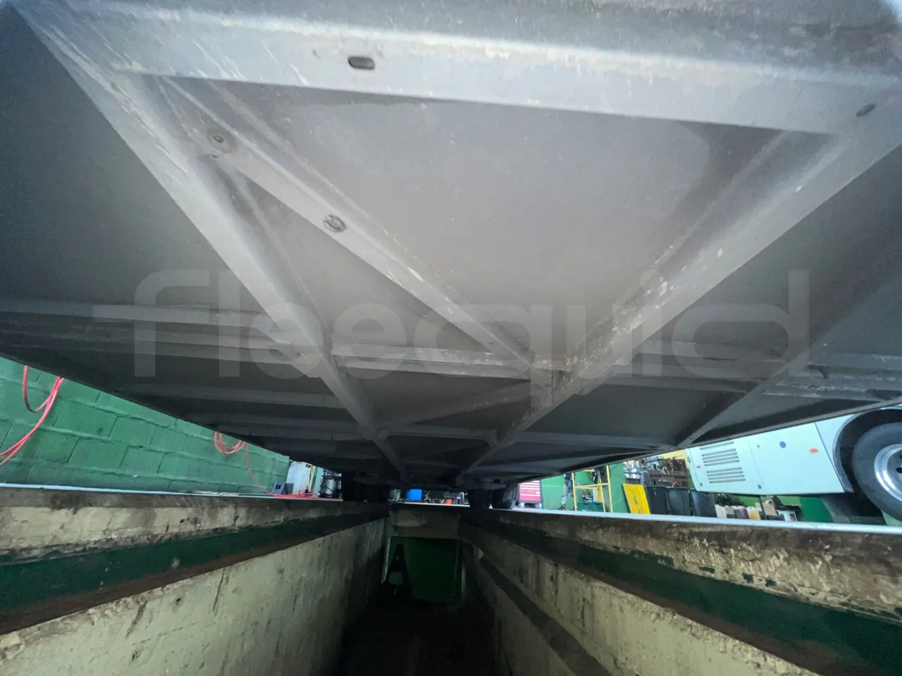 Setra S516 410 02 - EUR6 - 315kW - 13.115m - central undercarriage photo