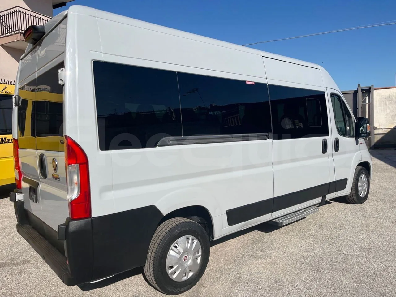 Fiat Ducato 250CENRC HE9RT - Euro 6 - 103 kW - 5.998 mt - 3/4 right rear doors closed