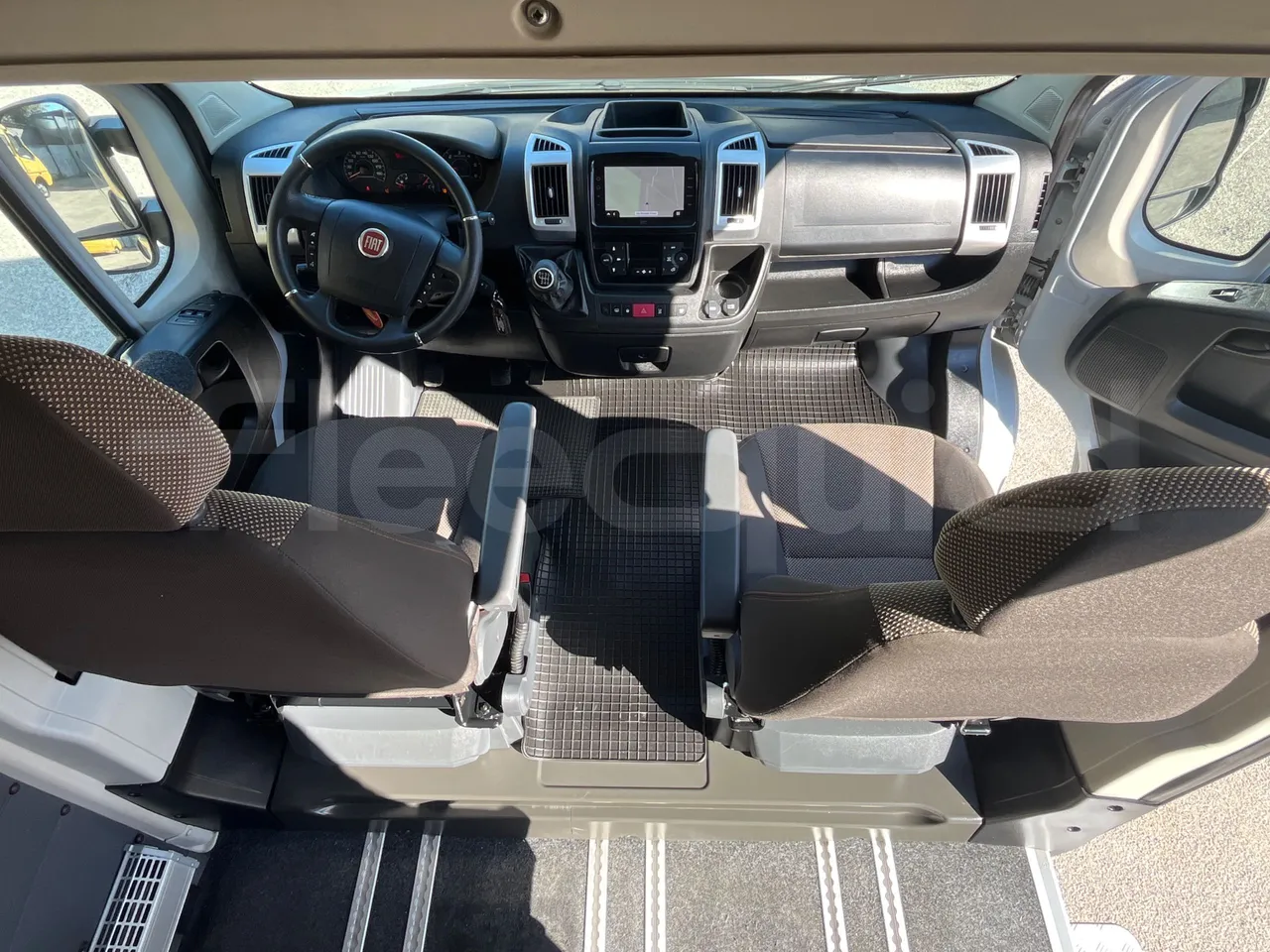 Fiat Ducato 250CENRC HE9RT - Euro 6 - 103 kW - 5.998 mt - buttons panels on