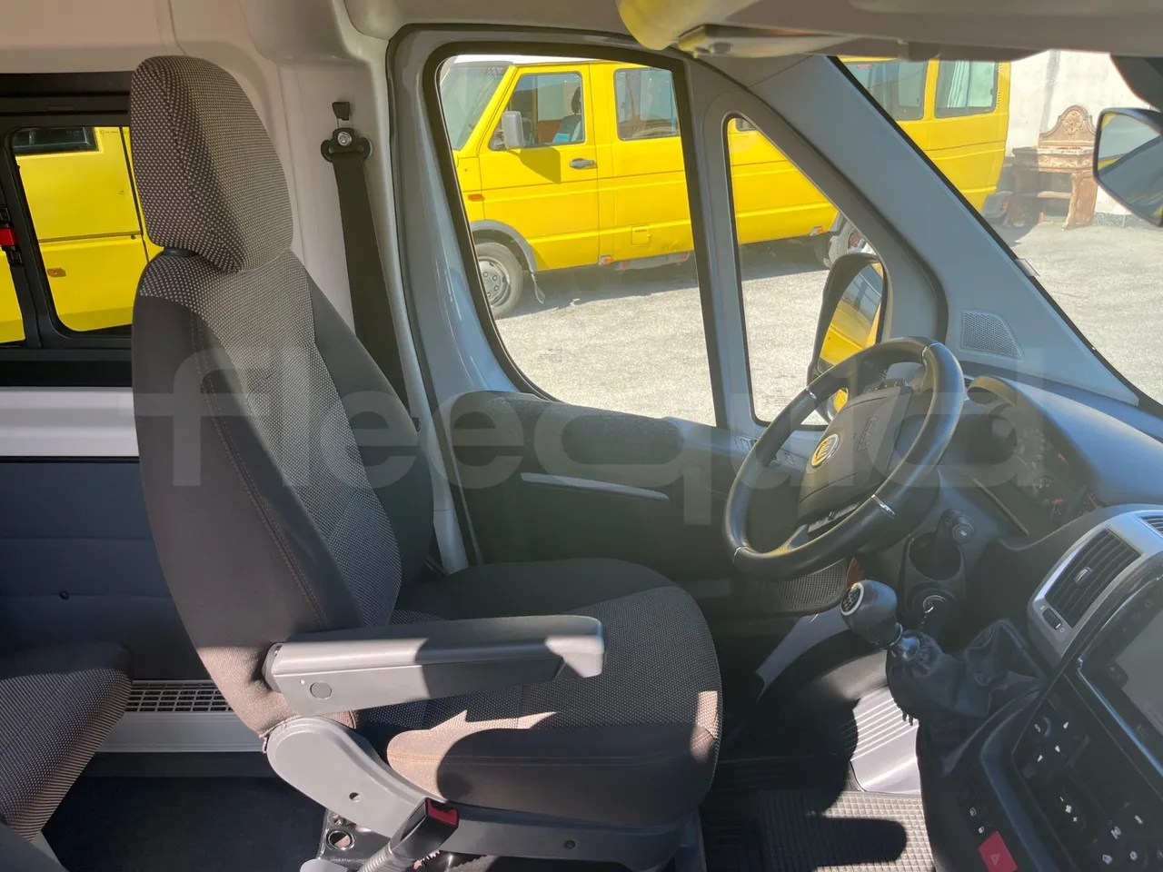 Fiat Ducato 250CENRC HE9RT - Euro 6 - 103 kW - 5.998 mt - driver's seat photo