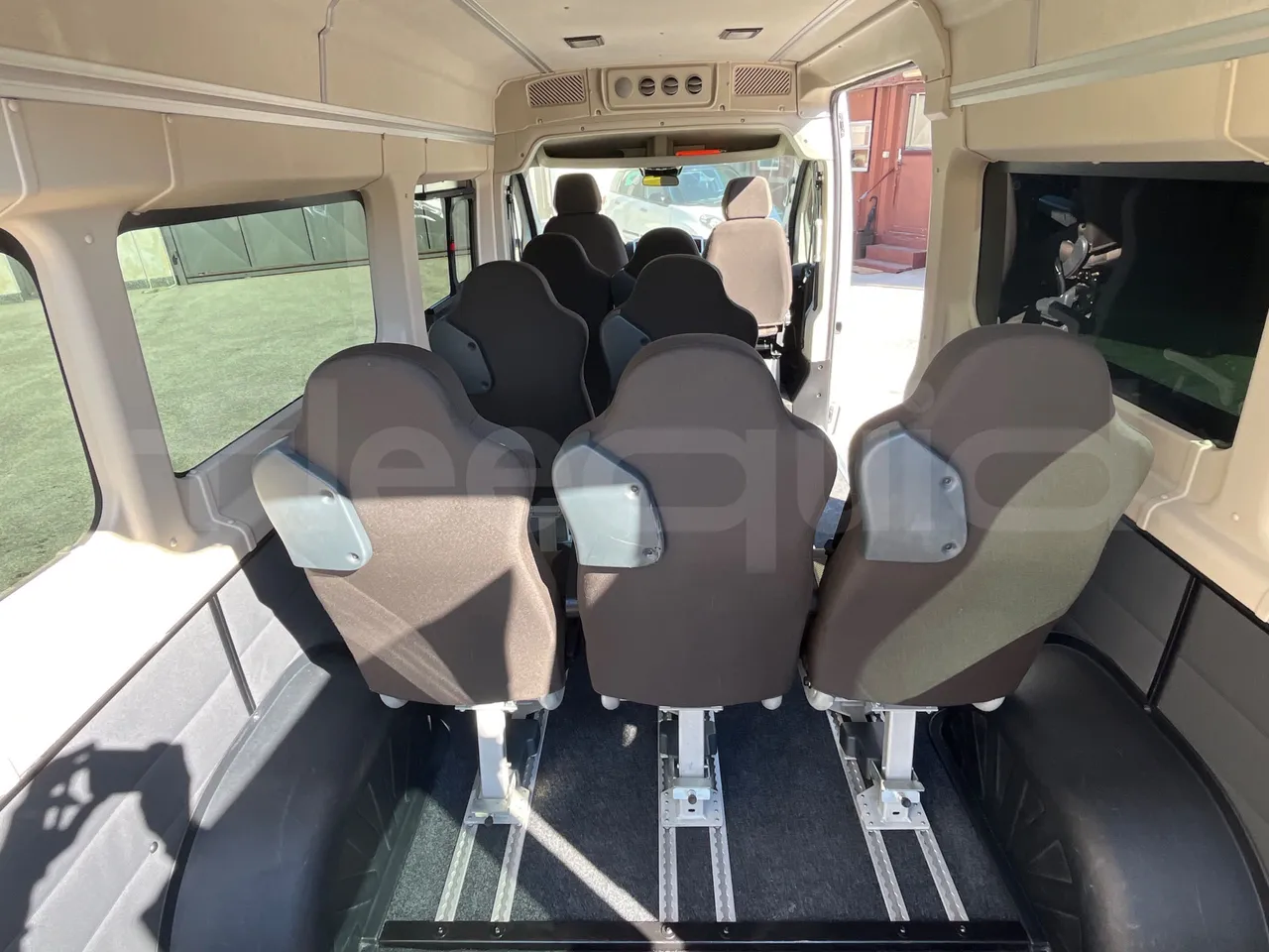 Fiat Ducato 250CENRC HE9RT - Euro 6 - 103 kW - 5.998 mt - forward view middle aisle