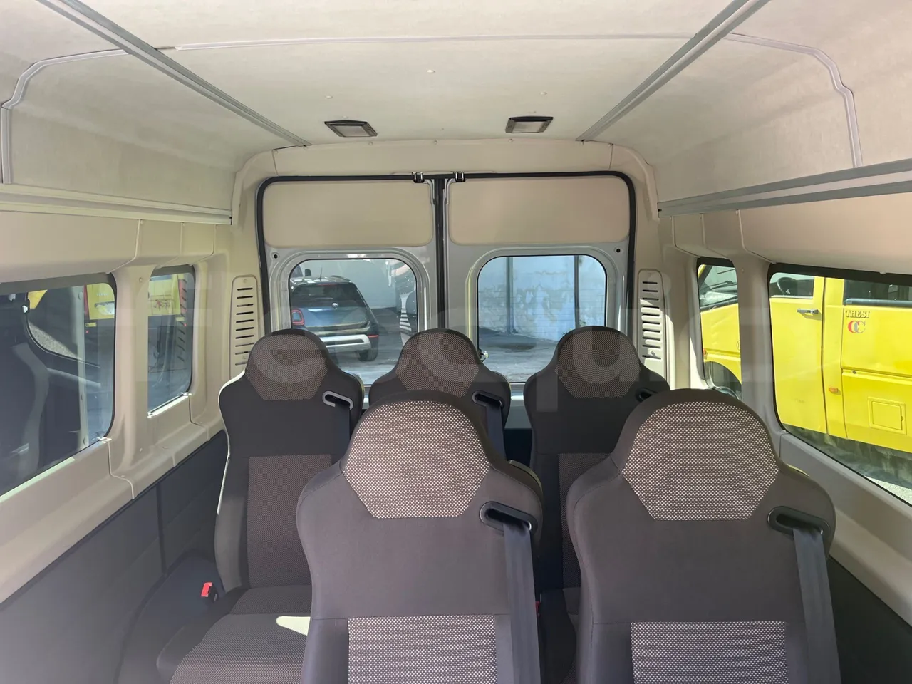 Fiat Ducato 250CENRC HE9RT - Euro 6 - 103 kW - 5.998 mt - reverse view middle aisle