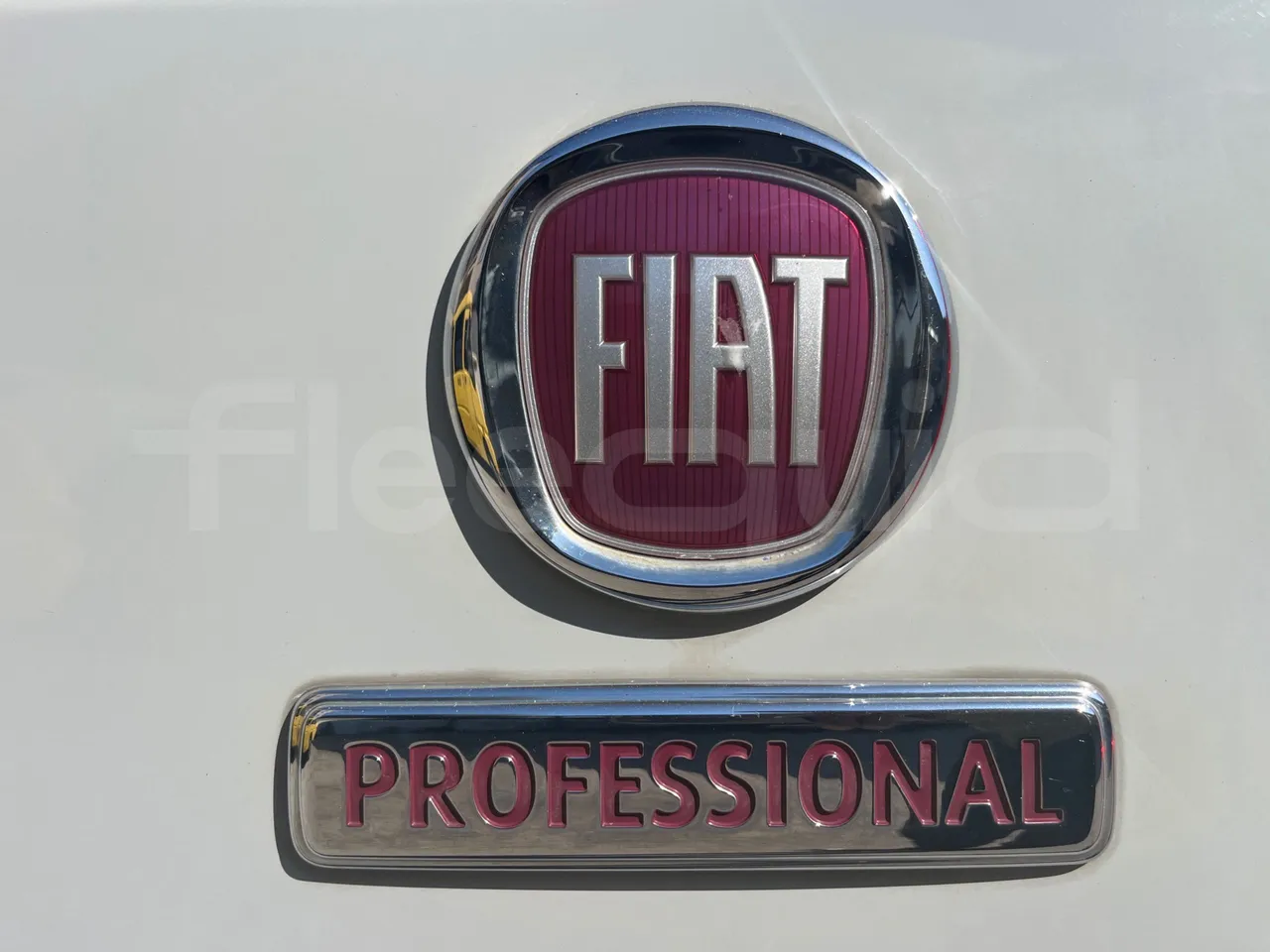 Fiat Ducato 250CENRC HE9RT - Euro 6 - 103 kW - 5.998 mt - power outlets detail