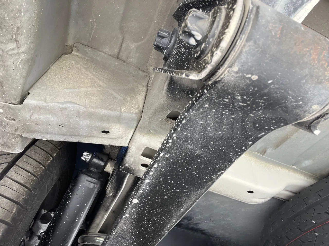 Fiat Ducato 250CENRC HE9RT - Euro 6 - 103 kW - 5.998 mt - axle 2 shock absorbers 1 right