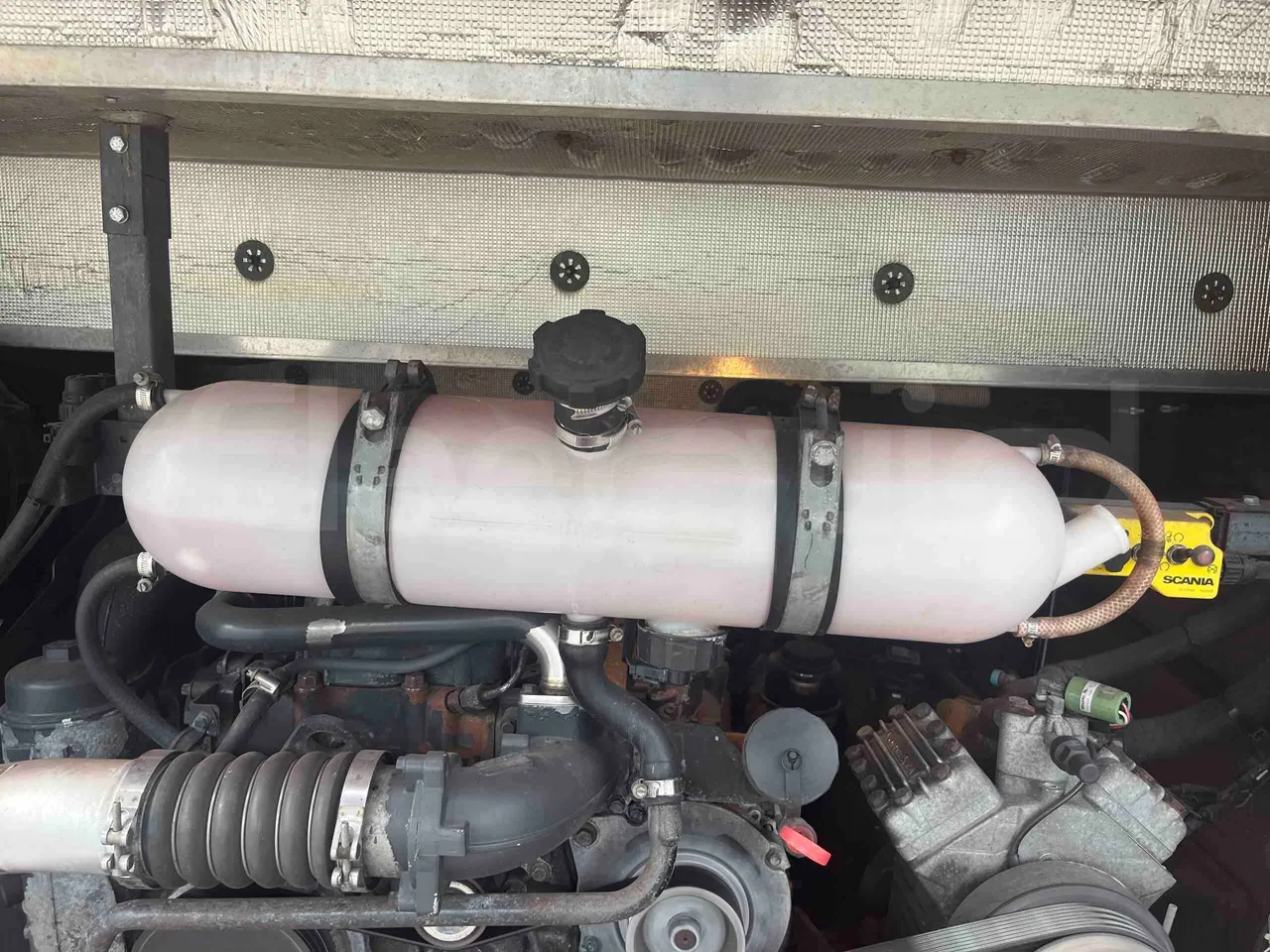 Scania Touring HD - engine plate photo