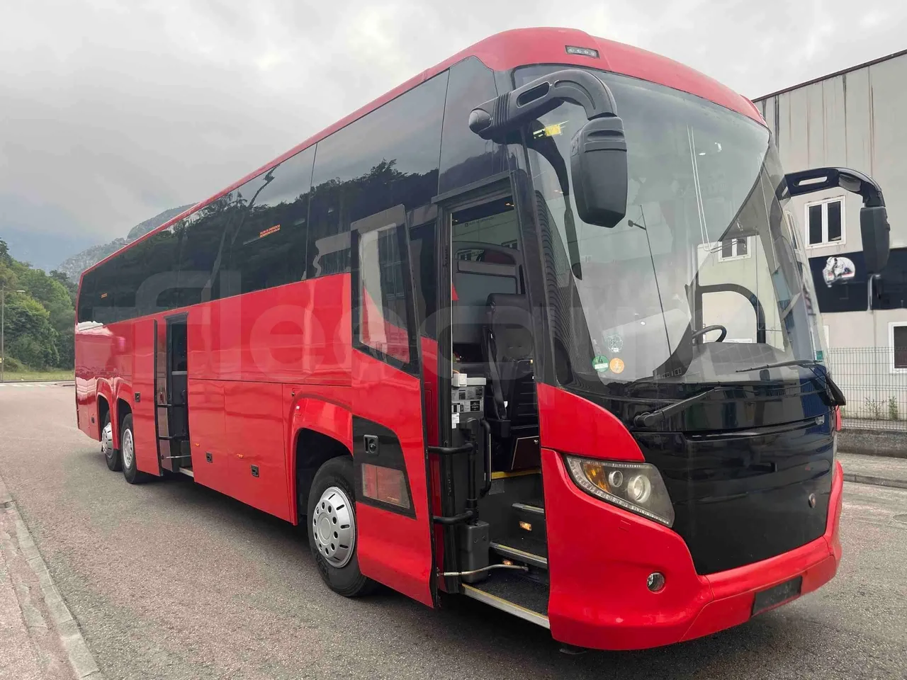 Scania Touring HD - 3/4 right front doors open
