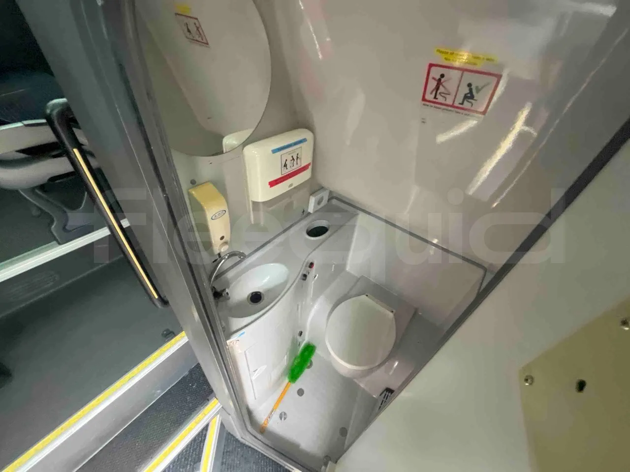 Scania Touring HD - toilette accessories photo