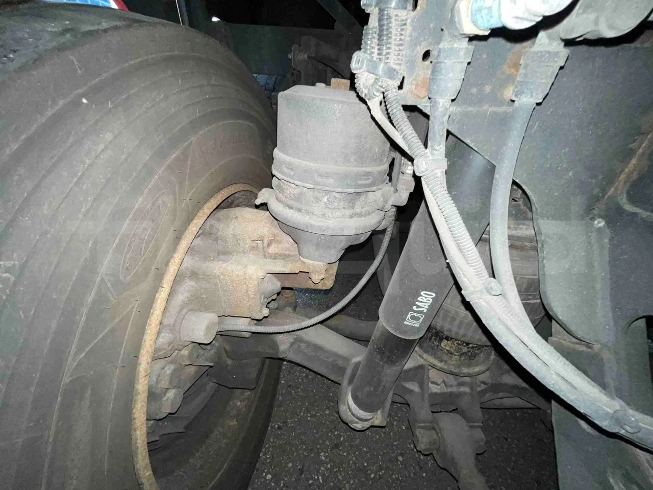 Scania Touring HD - axel 3 caliper brakes left