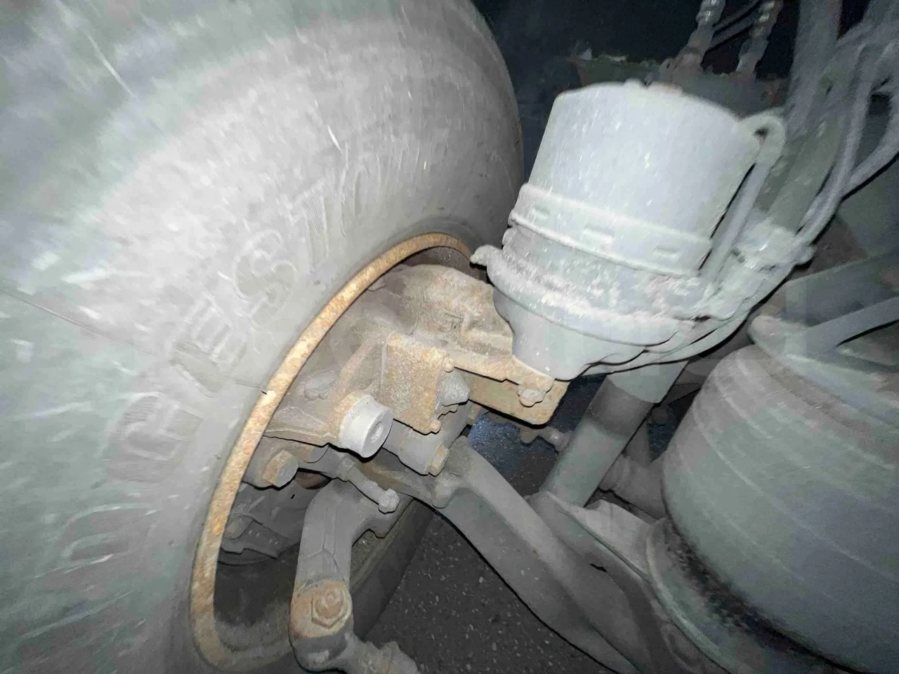 Scania Touring HD - axel 3 caliper brakes right