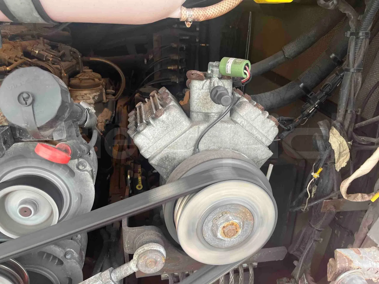 Scania Touring HD - air conditioning compressor