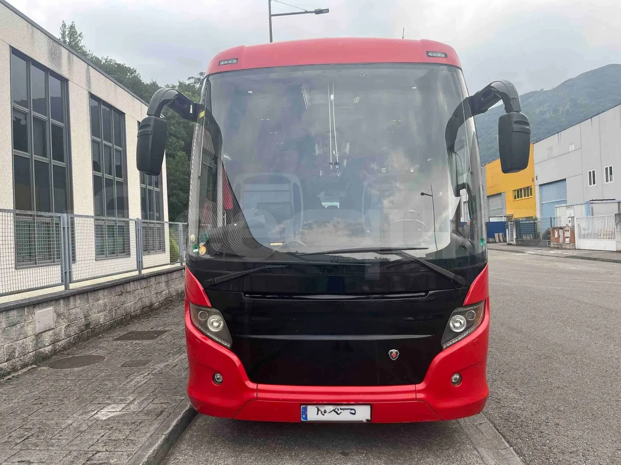 Scania Touring HD - front photo