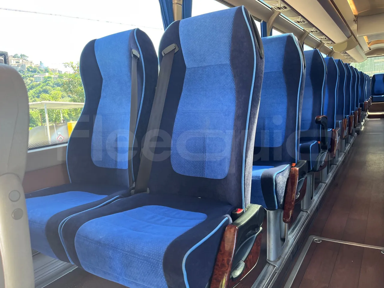 Iveco Magelys - jack and driver keys