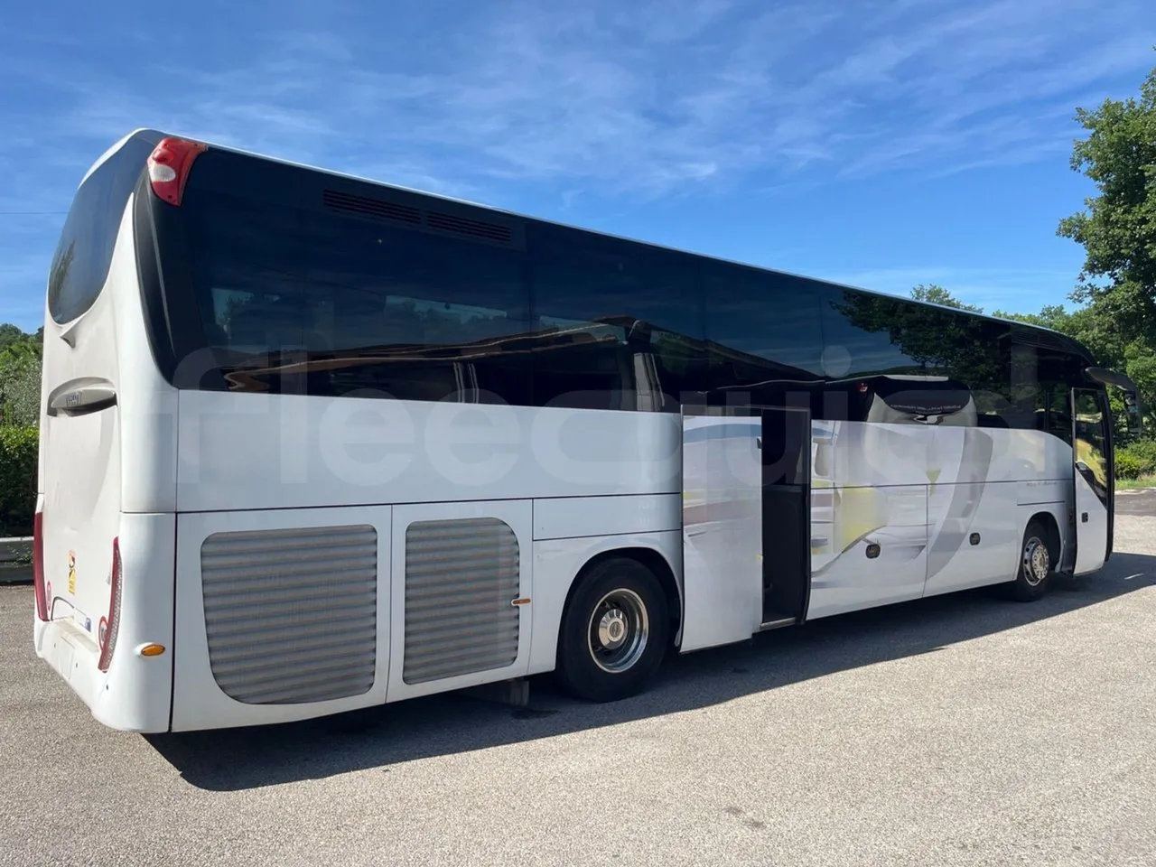 Iveco Magelys - 3/4 right rear doors open