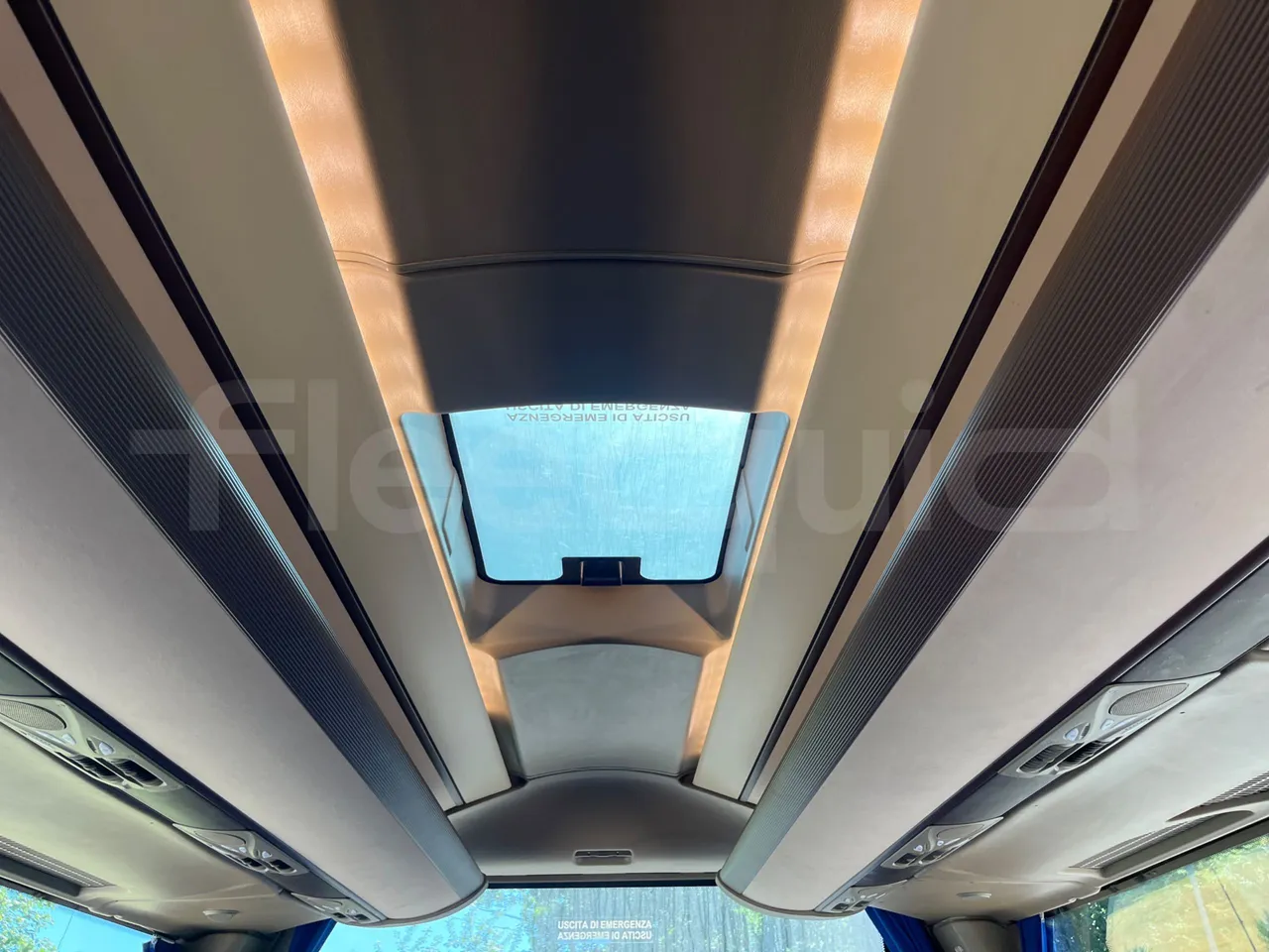 Iveco Magelys - roof hatch 1