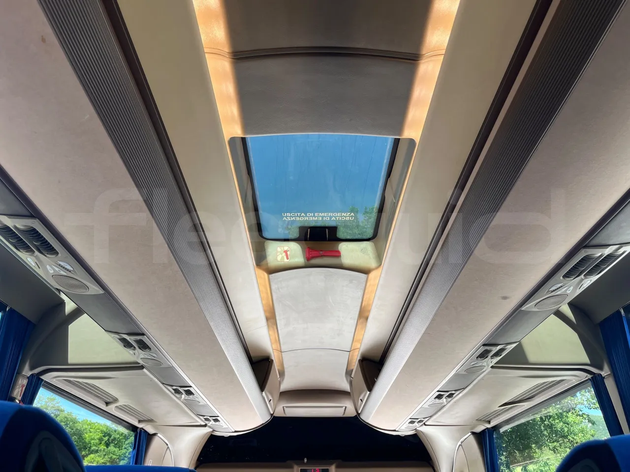Iveco Magelys - roof hatch 2