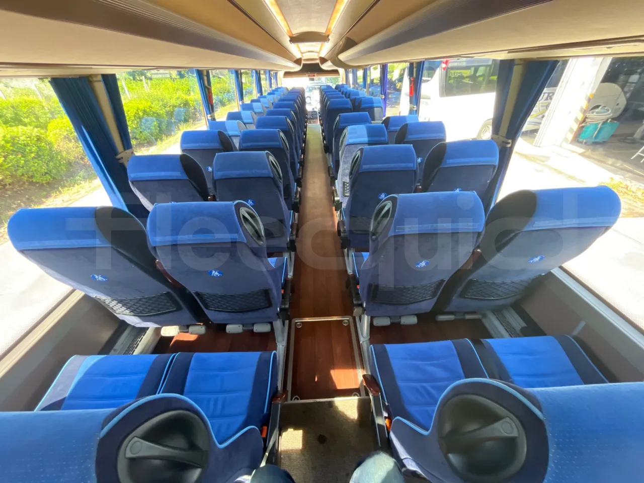 Iveco Magelys - forward view middle aisle