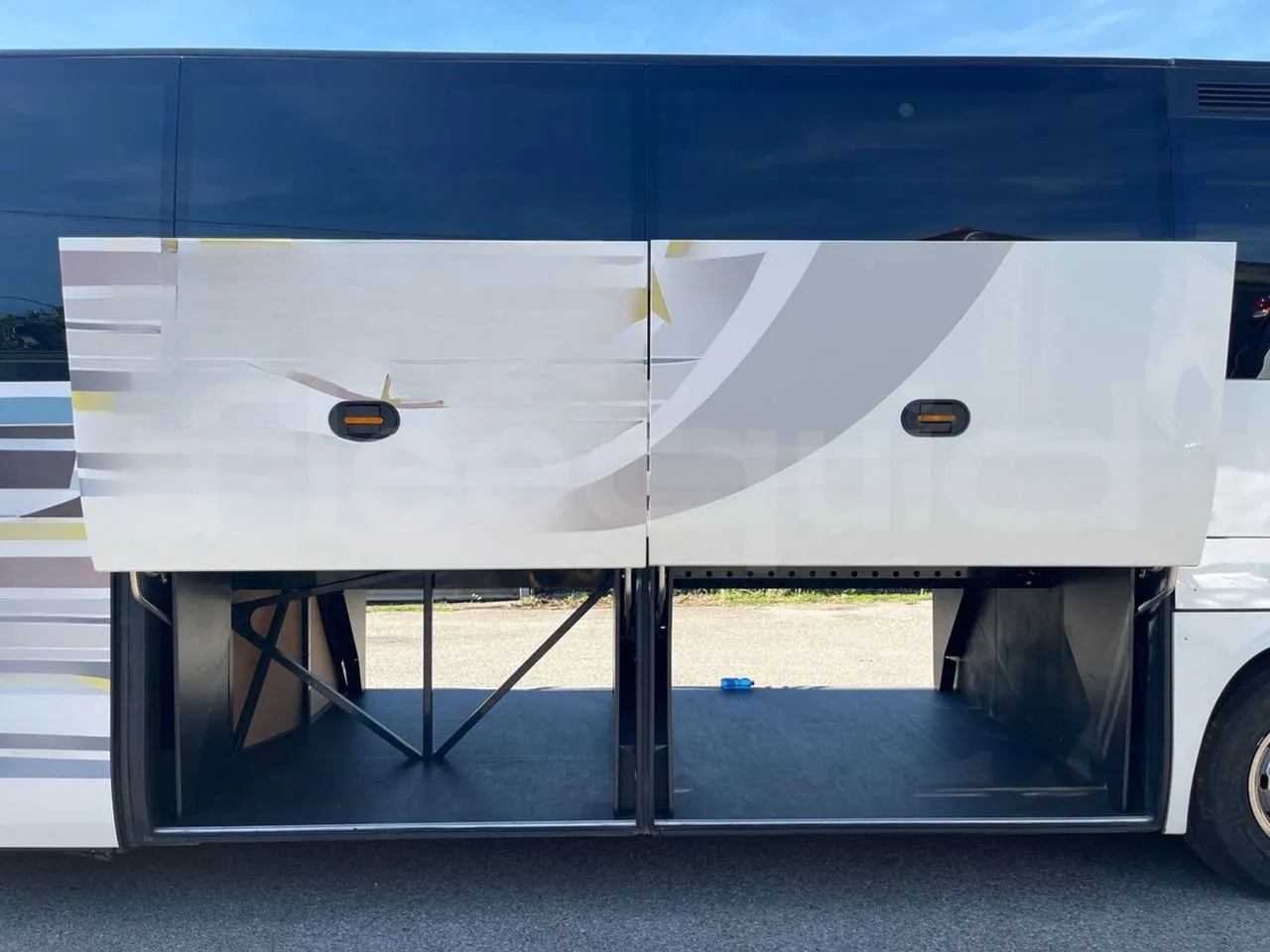 Iveco Magelys - luggage rack photo