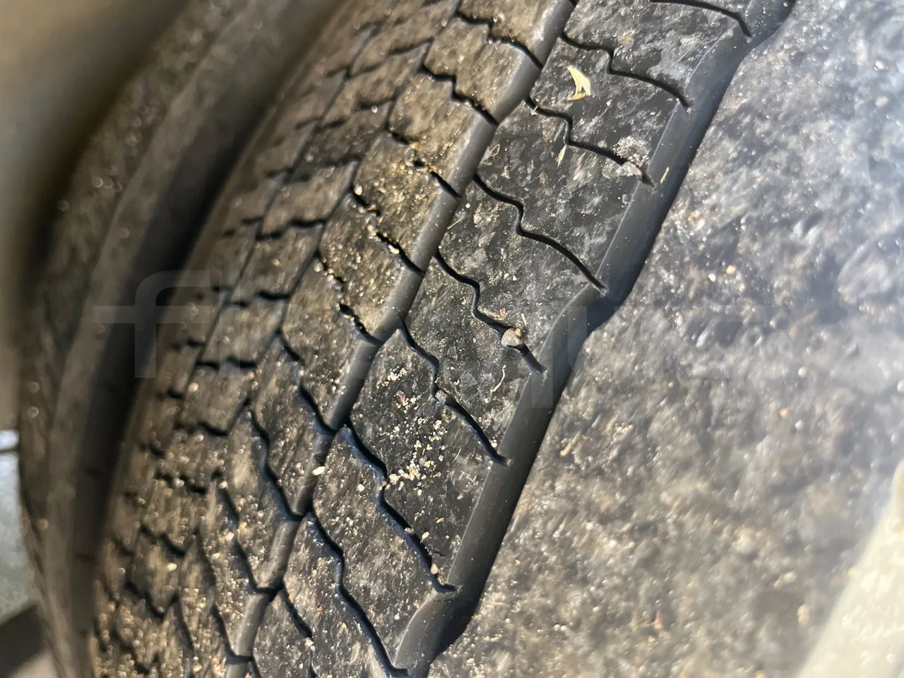 Iveco Magelys - tread condition front tires left