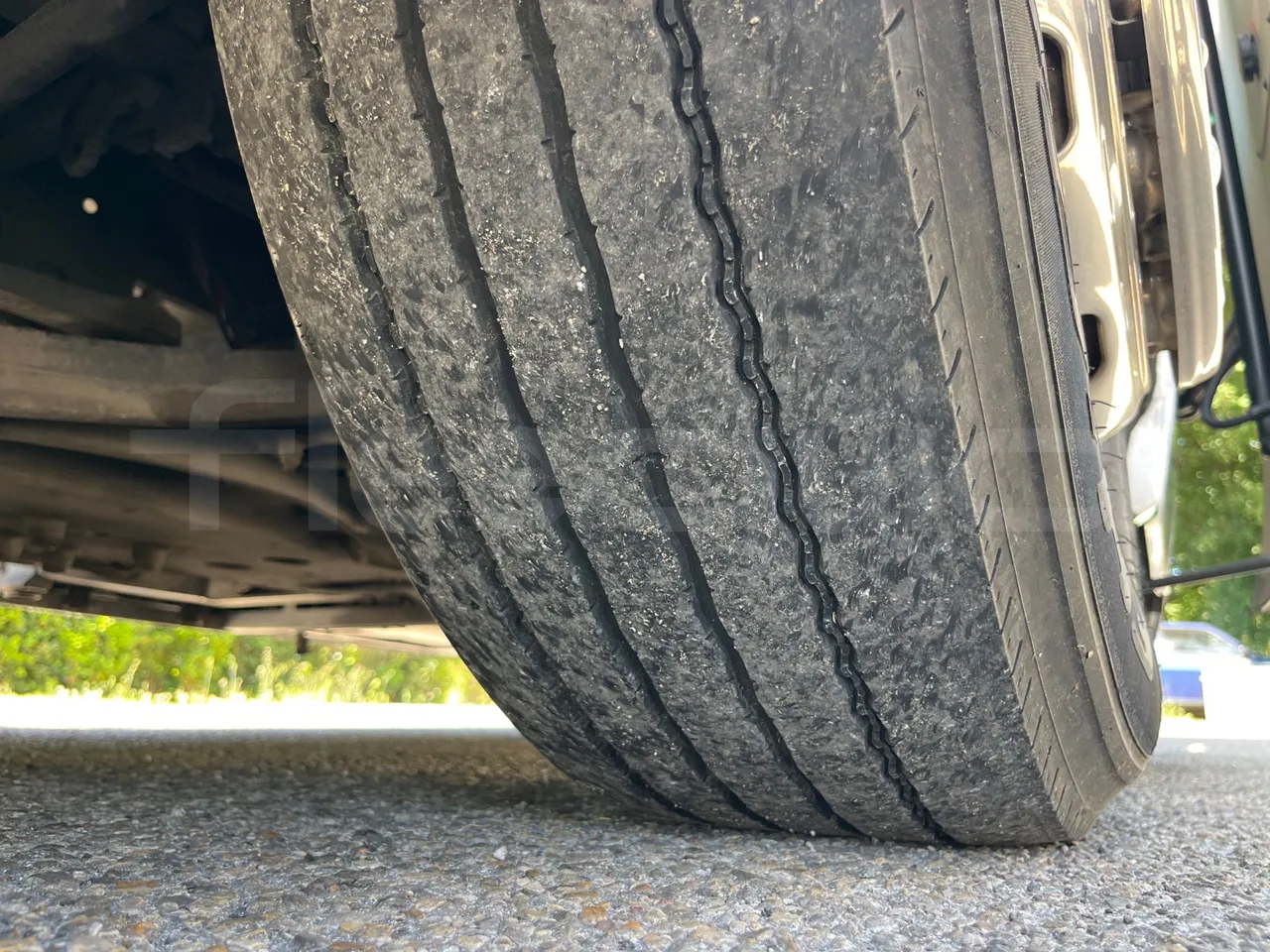Iveco Magelys - tread condition front tires right