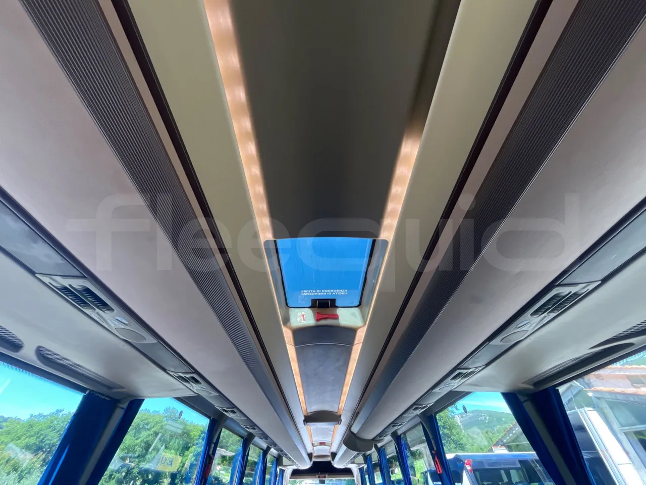 Iveco Magelys - overhead compartments photo