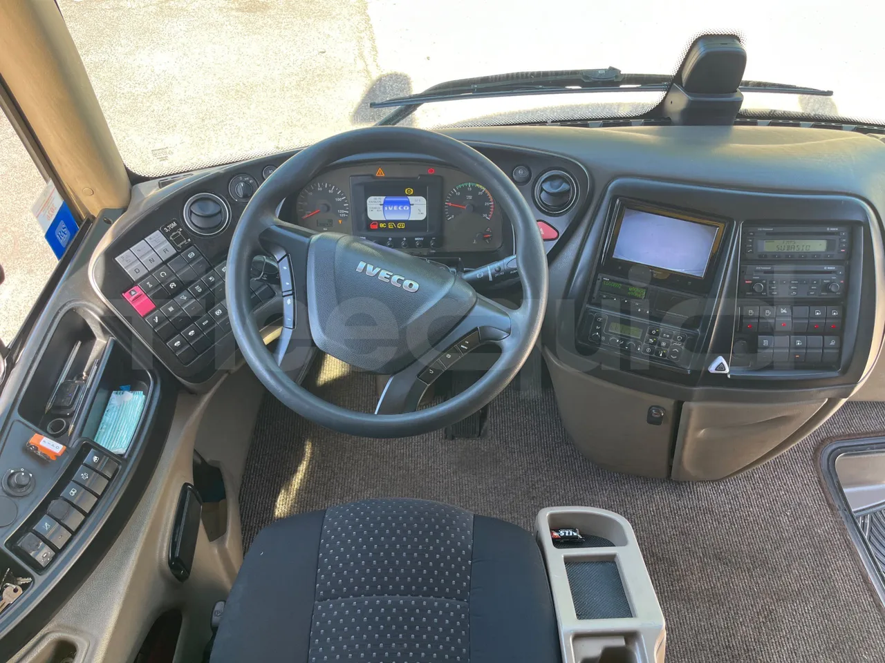 Iveco Magelys - steering wheel photo