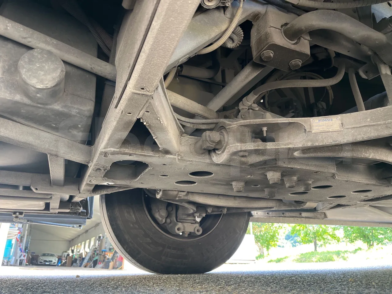 Iveco Magelys - front axle left side