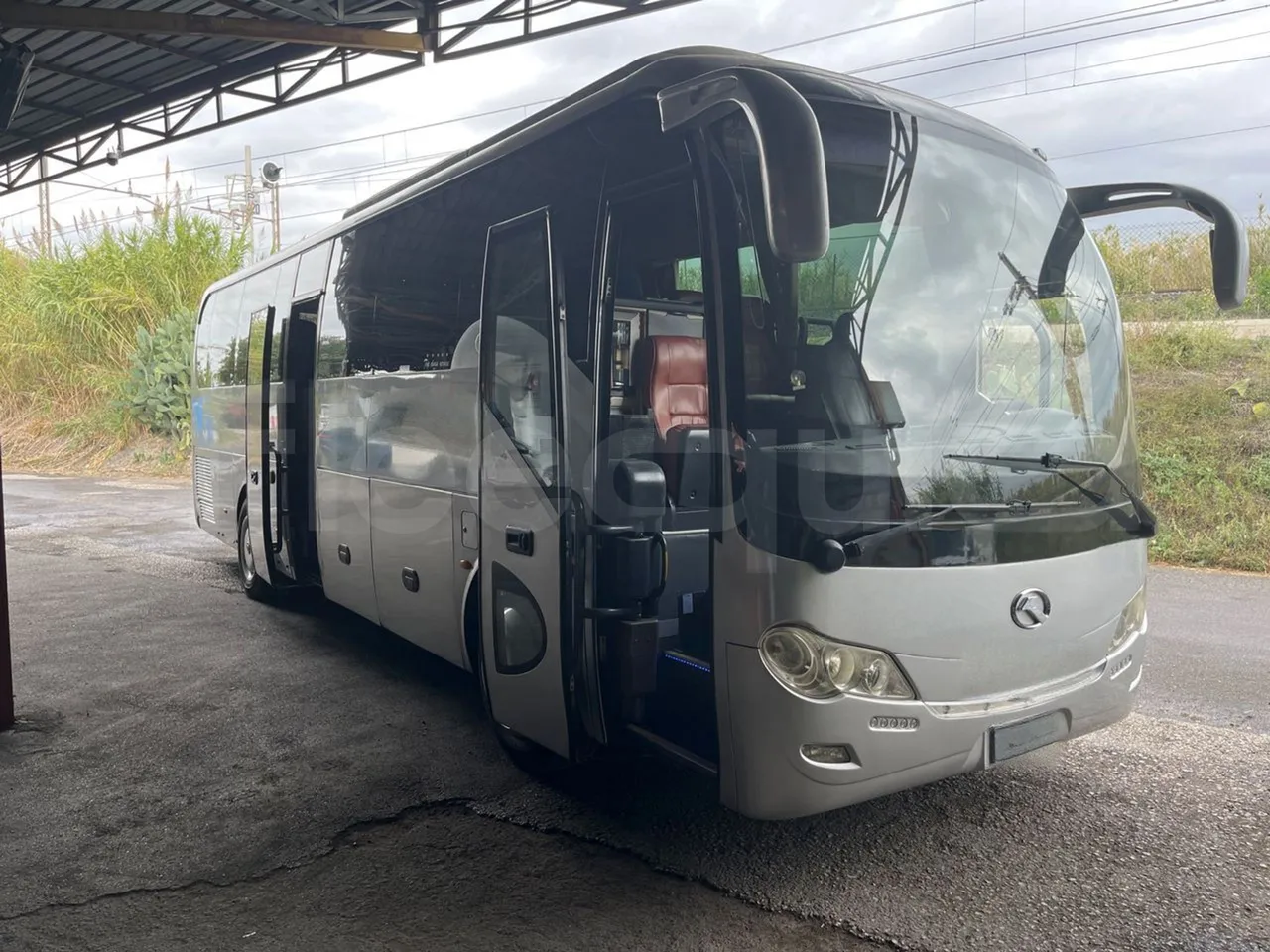 King Long XMQ6996 XMQ6996 / Euro 5 - 215 Kw - 9.895 Mt - 3/4 right front doors open