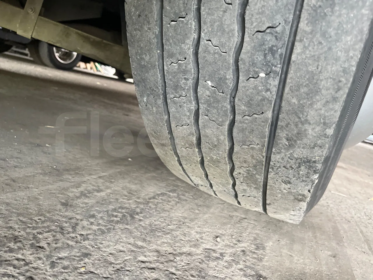 King Long XMQ6996 XMQ6996 / Euro 5 - 215 Kw - 9.895 Mt - tread condition front tires right