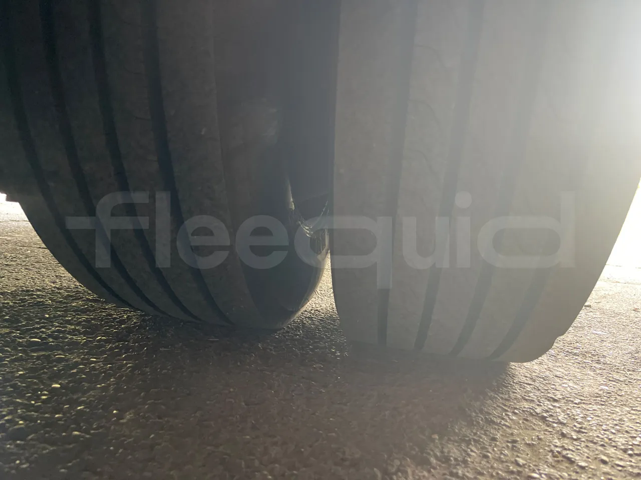 King Long XMQ6996 XMQ6996 / Euro 5 - 215 Kw - 9.895 Mt - tread condition second axle tires left
