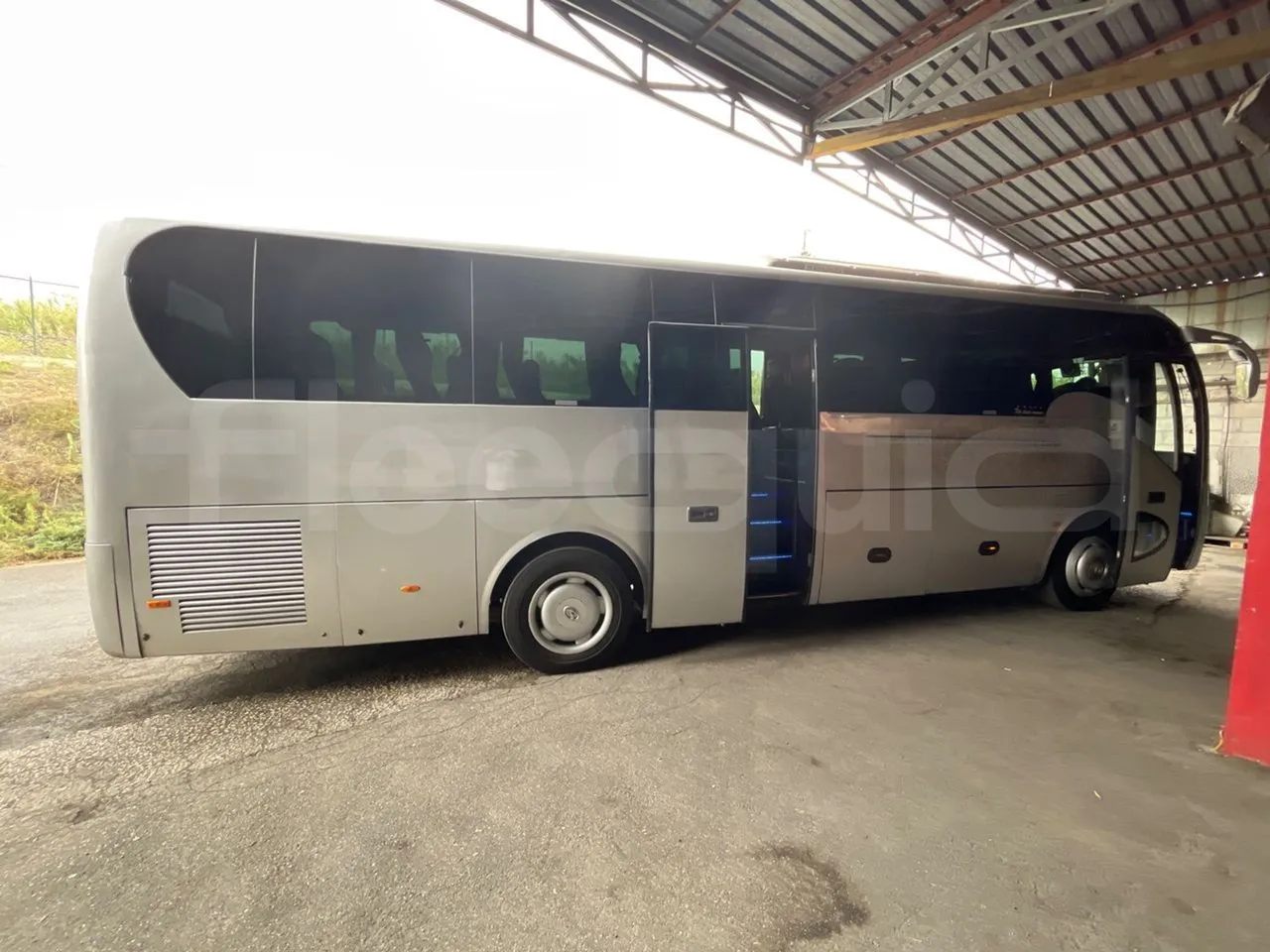 King Long XMQ6996 XMQ6996 / Euro 5 - 215 Kw - 9.895 Mt - right side doors open