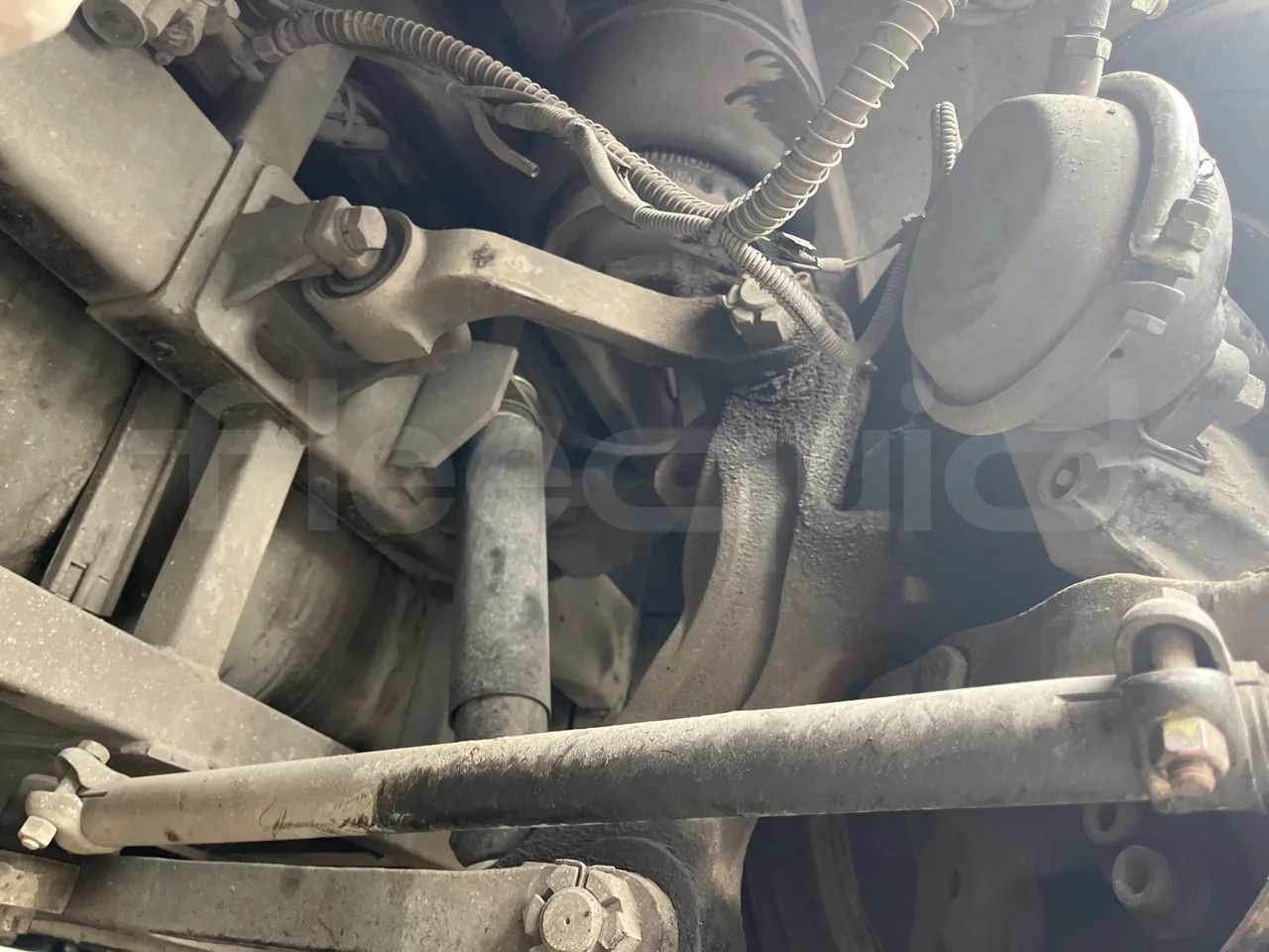 King Long XMQ6996 XMQ6996 / Euro 5 - 215 Kw - 9.895 Mt - front axle left side