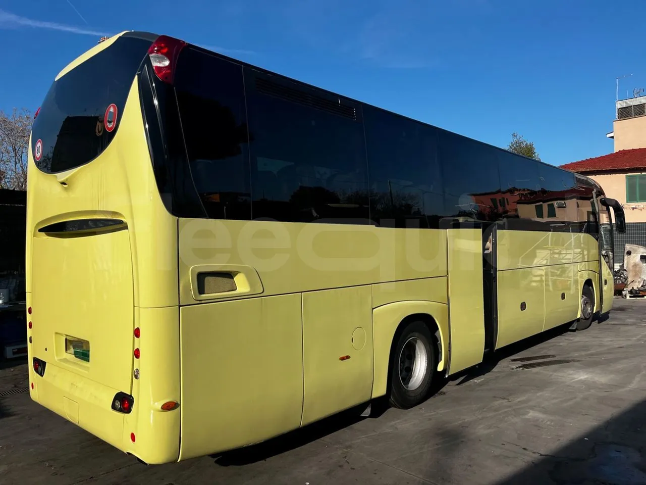 Iveco Magelys SFR210 - Euro5 - 331kW - 12.819mt - 3/4 right rear doors open