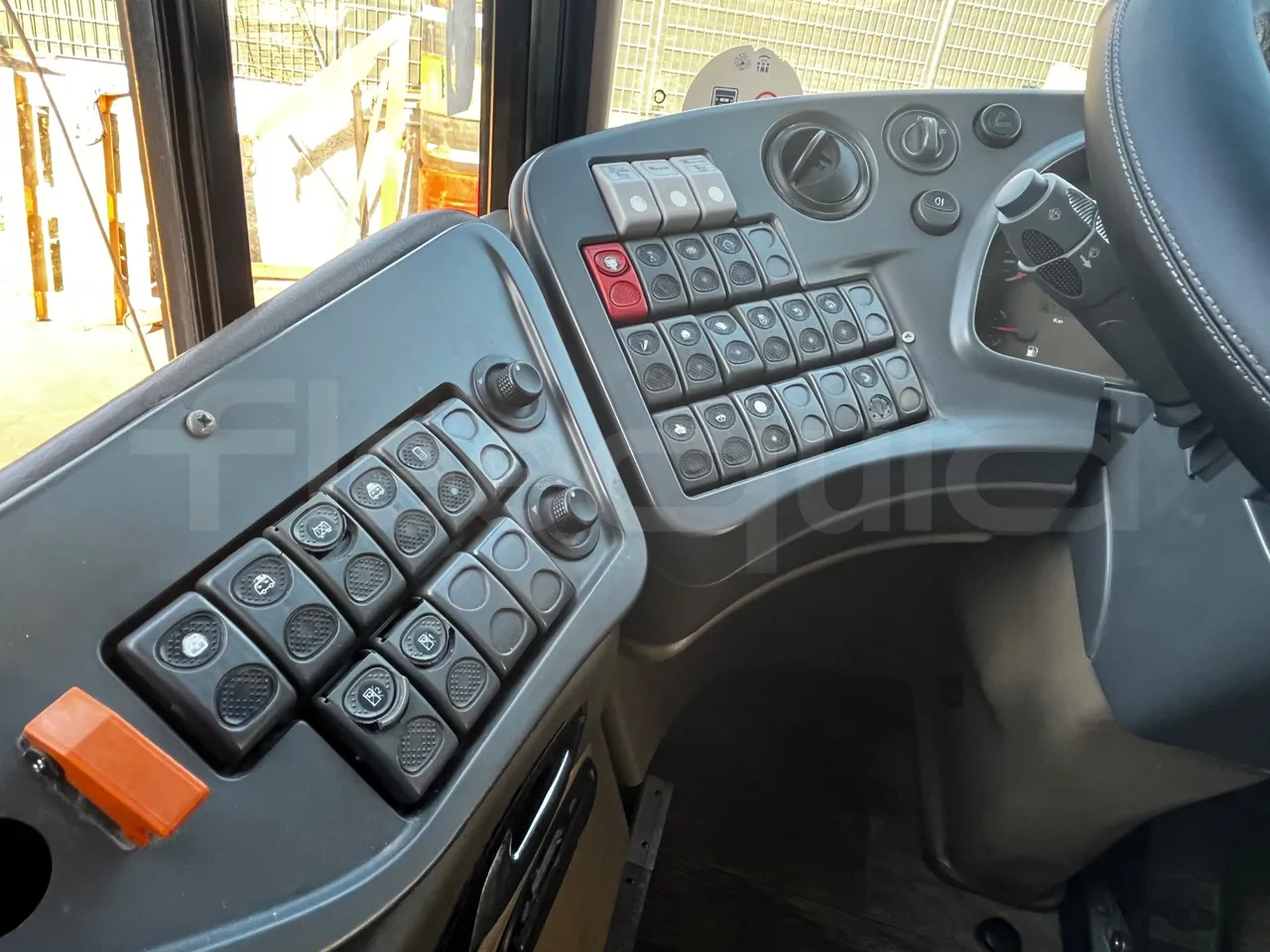 Iveco Magelys SFR210 - Euro5 - 331kW - 12.819mt - radio accessories photo