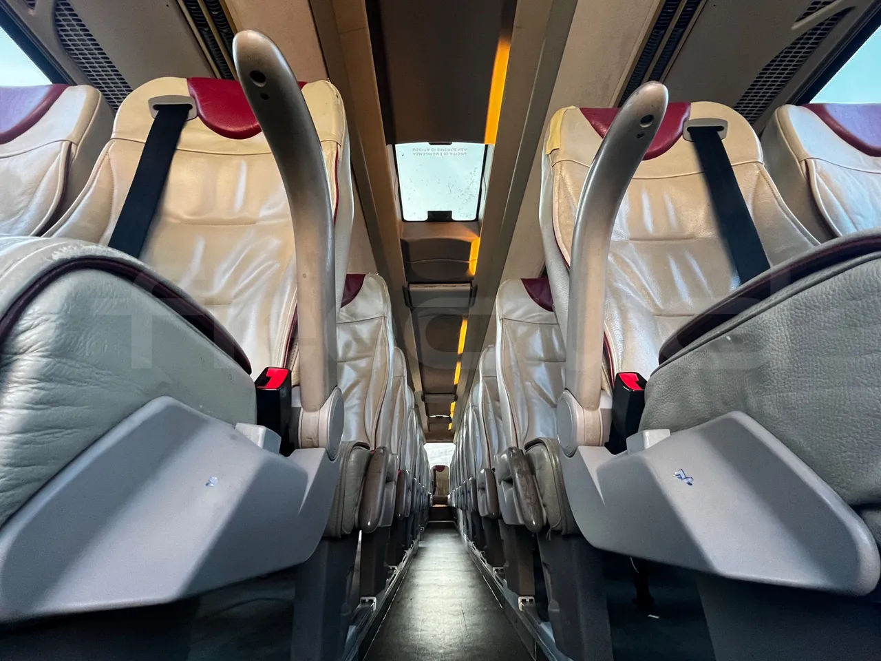 Iveco Magelys SFR210 - Euro5 - 331kW - 12.819mt - seat brackets photo