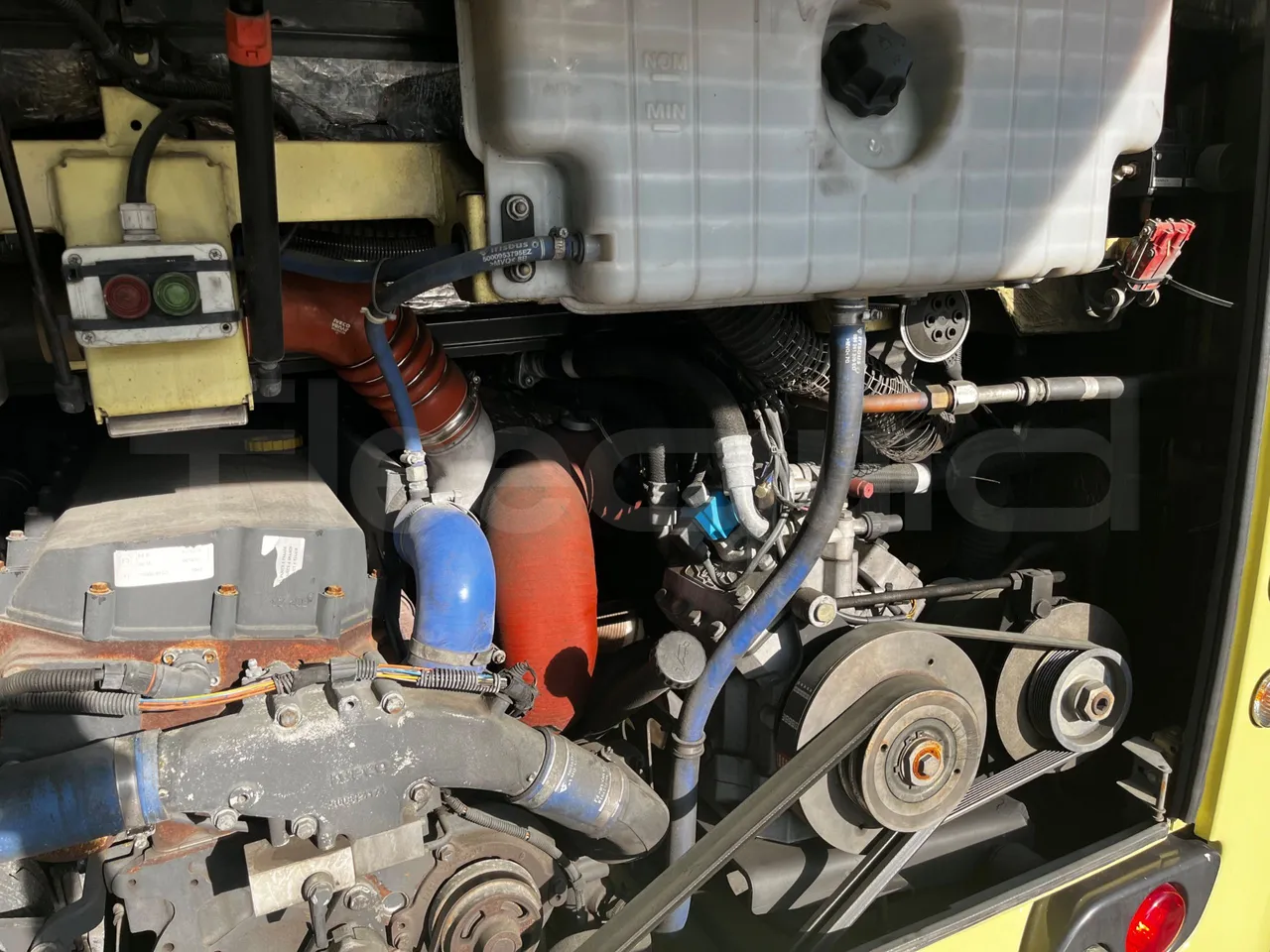 Iveco Magelys SFR210 - Euro5 - 331kW - 12.819mt - air conditioning compressor