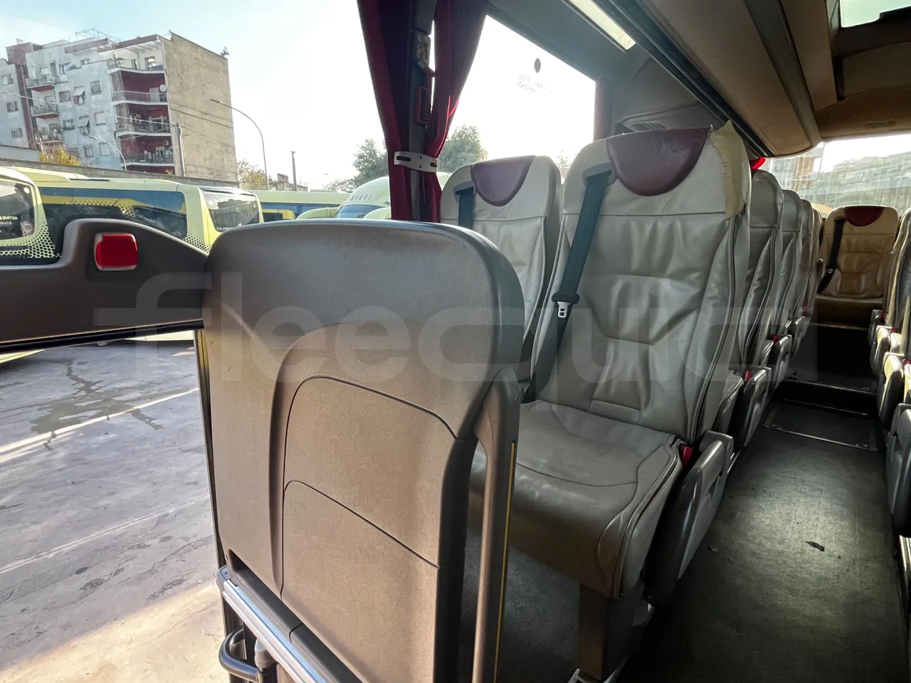 Iveco Magelys SFR210 - Euro5 - 331kW - 12.819mt - single seat detail