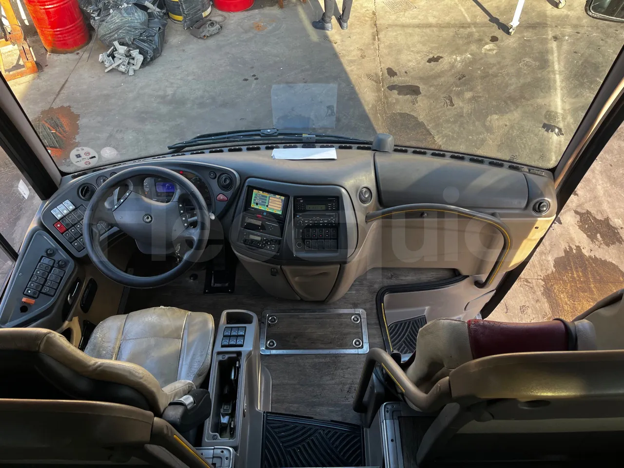 Iveco Magelys SFR210 - Euro5 - 331kW - 12.819mt - driver's seat photo