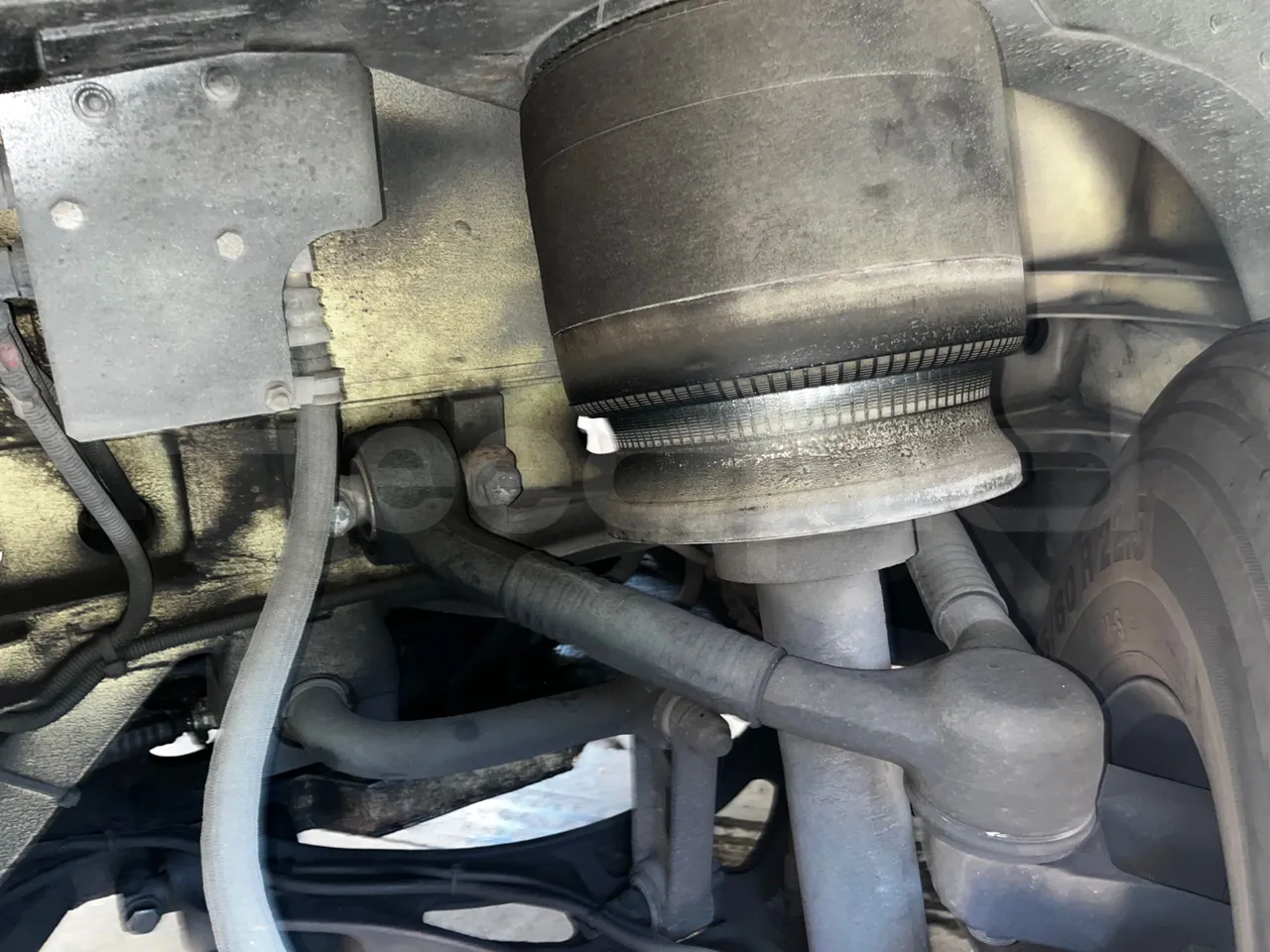 Iveco Magelys SFR210 - Euro5 - 331kW - 12.819mt - front shock absorbers right