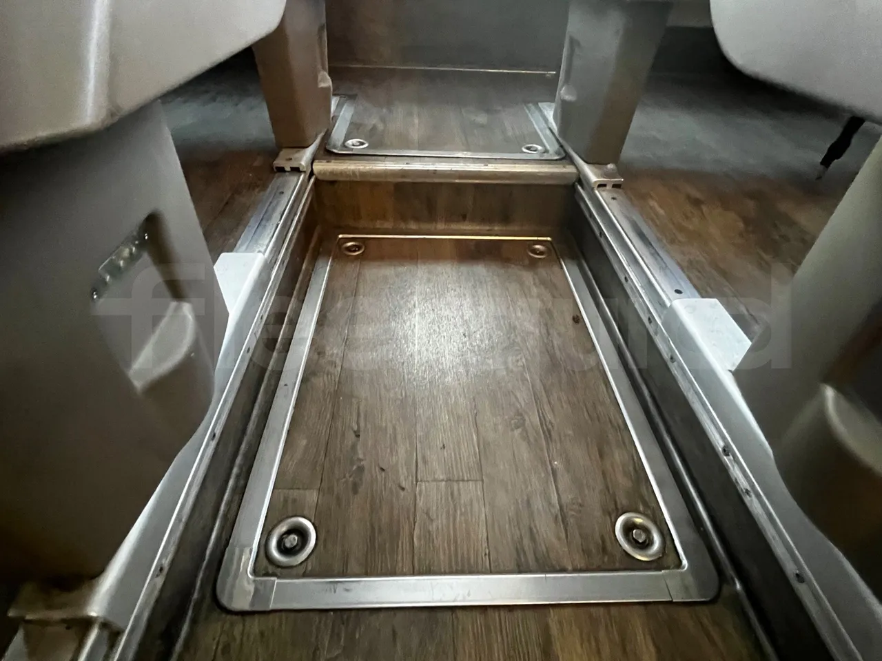 Iveco Magelys SFR210 - Euro5 - 331kW - 12.819mt - floor hatches photo