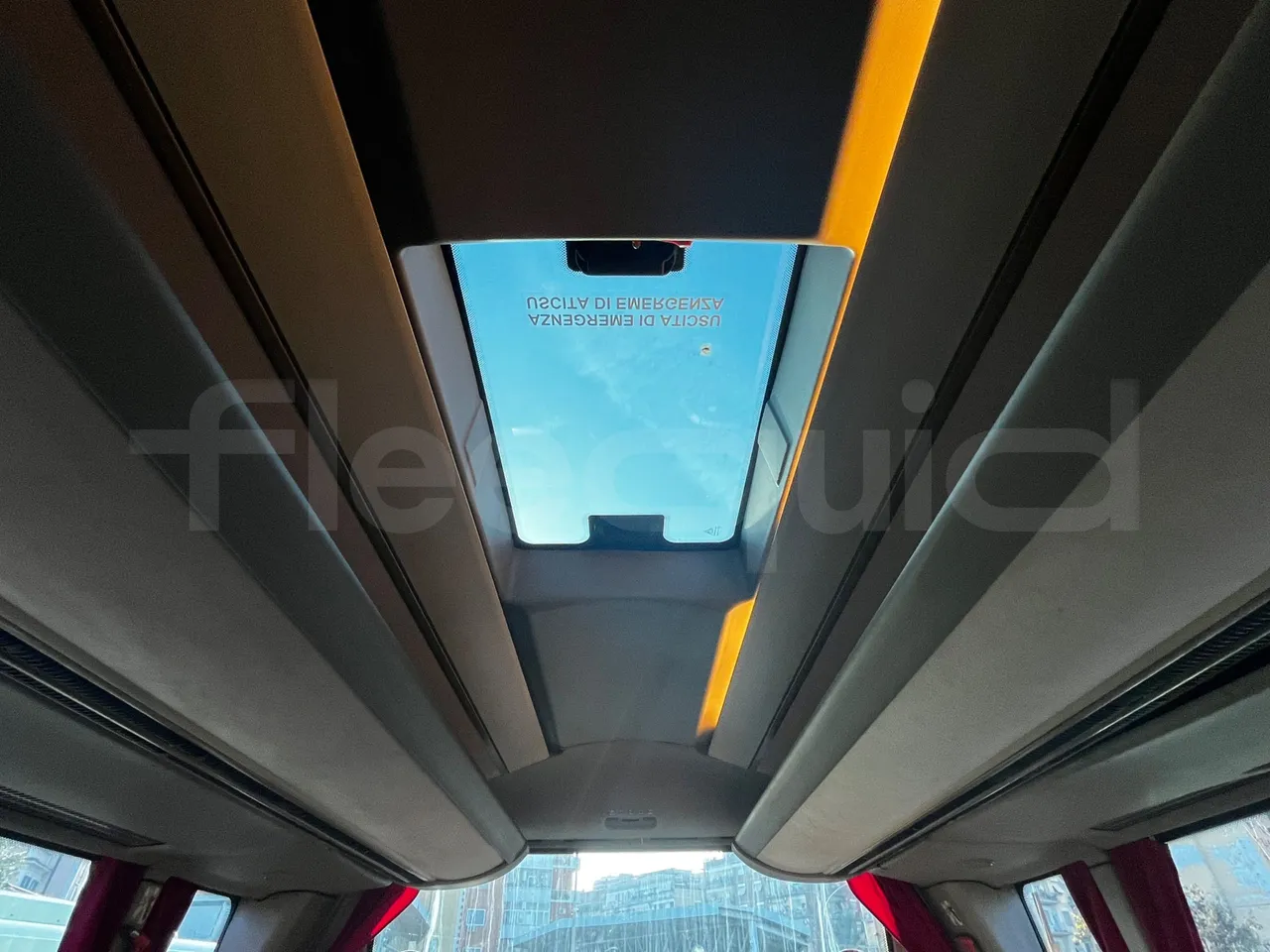 Iveco Magelys SFR210 - Euro5 - 331kW - 12.819mt - roof hatch 1